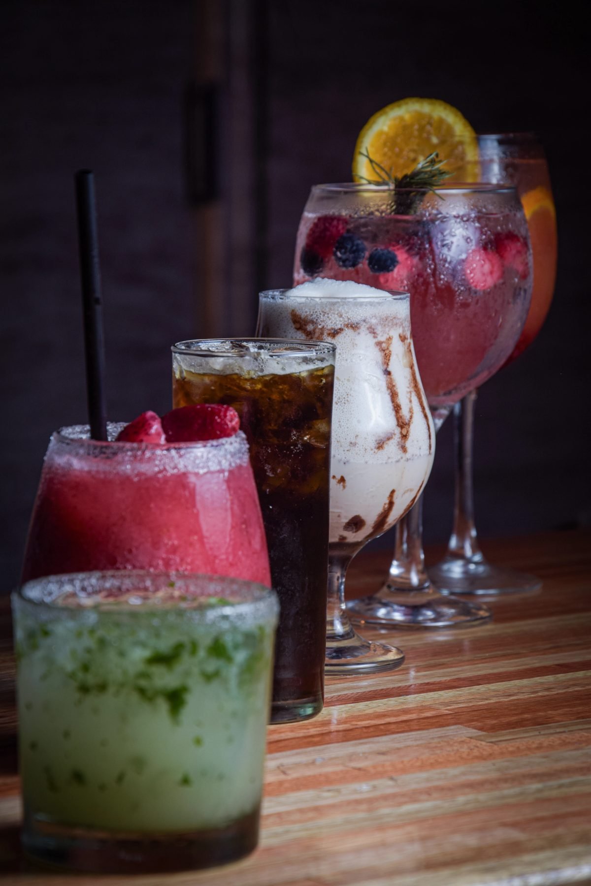Cocktails con frutas en primer plano